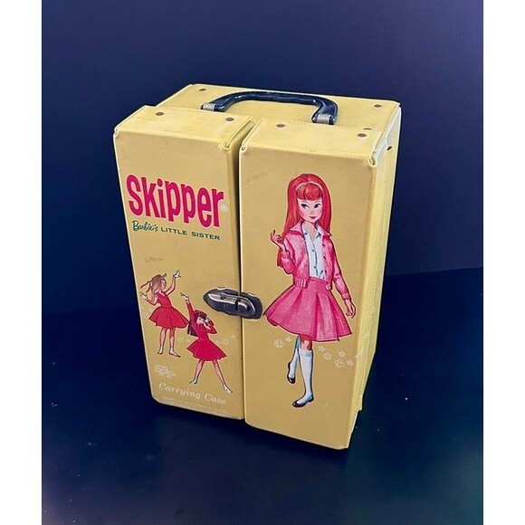 Vintage 1963 Barbie "Skipper" Playset! Case, Booklet, Doll, Outfits & Accessorie - Picture 2 of 11